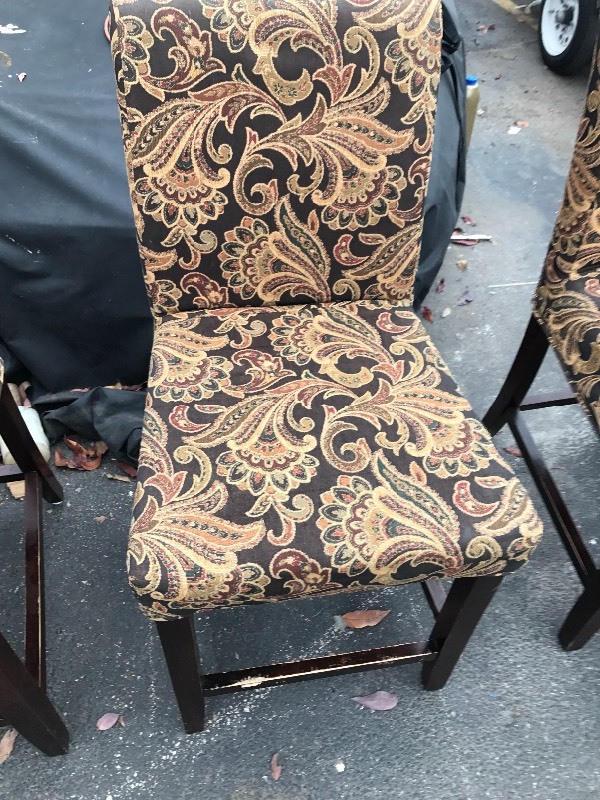 lot 848 image: Beautiful mid height chair