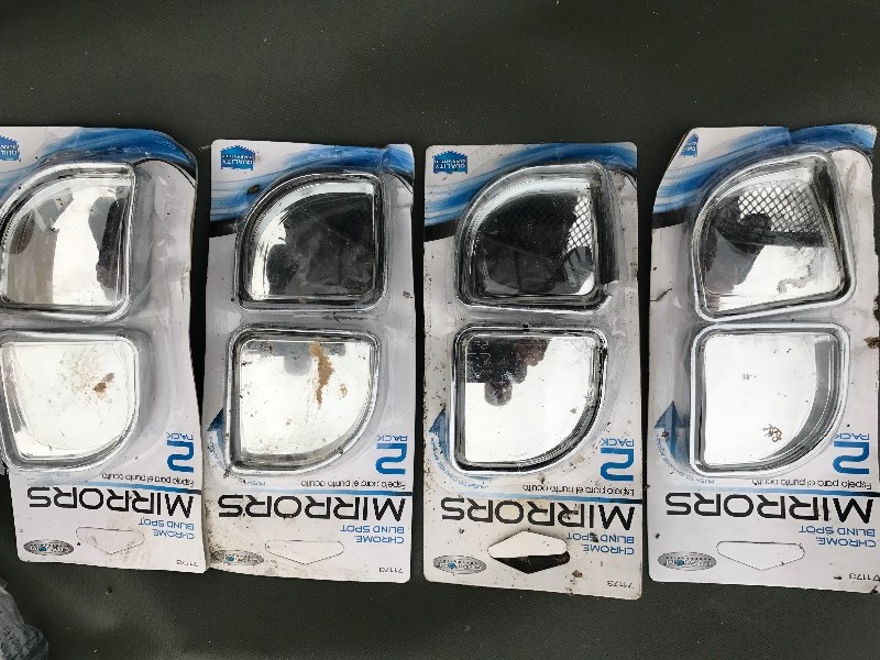 lot 856 image: Four sets of mini close up mirrors you put on your side mirrors of car or truck