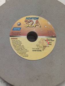 lot 808 image: Norton 32A Grinding Wheel 7x1x34