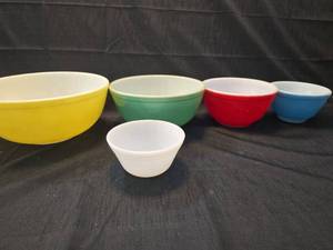 Pyrex Primary Color Mixing Bowl Set