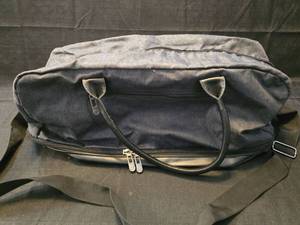 lot 1128 image: Gray Herringbone Pattern Messenger Bag