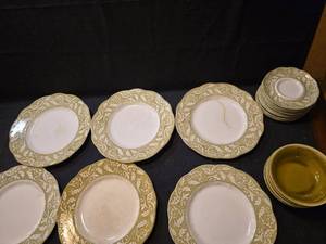 lot 1142 image: J&G Meakin Renaissance Gold Dinner Plates Set