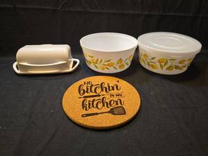lot 1144 image: Kitchen Set - Better Dish Butter Holder & Lemon Pattern Bowls