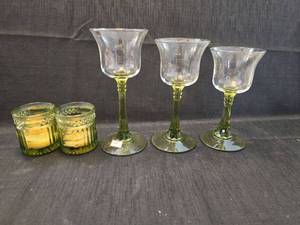 lot 2021 image: Green Stemmed Wine Glasses Set of 3 with matching tealight holders