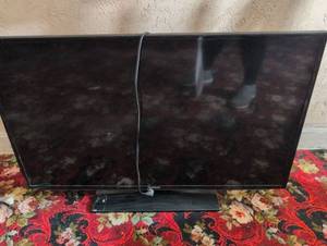 lot 1524 image: Samsung 40-inch LED TV