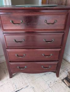 lot 1541 image: Traditional Cherry Wood 4-Drawer Dresser