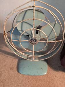 lot 1544 image: GE Electric Fan - Mid Century Blue Metal Desktop Model