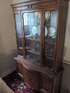lot 1572 image: Traditional Wood China Cabinet with Glass Display