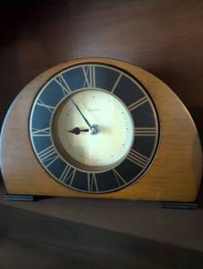 lot 1573 image: Bulova Mid Century Modern Desk Clock