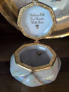 lot 1576 image: Decorative Childrens Love Message Music Box