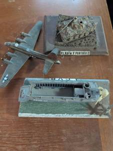 lot 1622 image: WWII Military Model Collection - B-17 Aircraft and Panther Tank