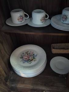 lot 1631 image: Victorian Rose Dinnerware Set by Johann Haviland