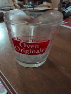 lot 1632 image: Anchor Hocking Oven Originals Measuring Cup