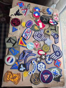 lot 1642 image: Military Patch Collection - Mixed Service Insignia Lot
