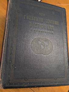 lot 307 image: Websters New Twentieth Century Dictionary