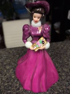 lot 314 image: 1997 Hallmark Holiday Traditions Barbie Figurine #21480