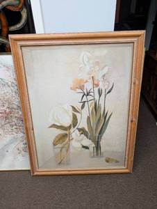 lot 327 image: Floral Still Life Print in Wood Frame
