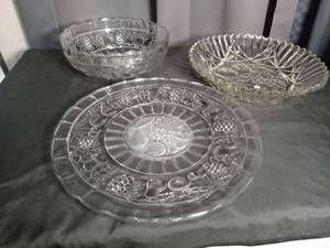 lot 2870 image: Clear Glass Fruit Pattern Dessert Plates Set