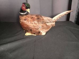 lot 2874 image: Wood Duck Soup Tureen Set with Spoon