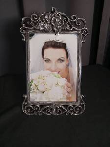 lot 2879 image: Decorative Silver-Tone Picture Frame with Floral Design