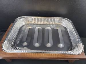 lot 2572 image: Rectangular Aluminum Roasting Pan with Drip Ridges