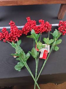 lot 2589 image: Red Berry Holiday Stem Picks