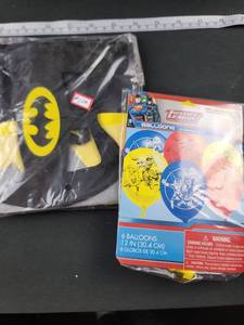 lot 2601 image: DC Justice League Party Balloon Set