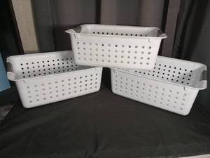 lot 2841 image: White Plastic Storage Baskets Set