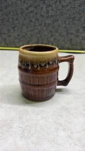 lot 1086 image: Brown Barrel-Shaped Pottery Coffee Mug. (SS)