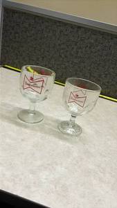 lot 1089 image: Budweiser Thumbprint Goblets Set of 2. (SS)
