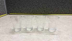 lot 1094 image: Small Clear Glass Tumblers Set of 4. (SS)