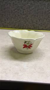 lot 1110 image: Poinsettia Pattern Small Serving Bowl. (SSGrandma)