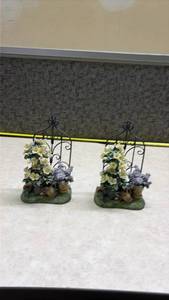 lot 1117 image: Decorative Garden Trellis Bookends