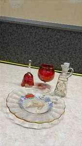 lot 1119 image: Anniversary Glass Collection Set
