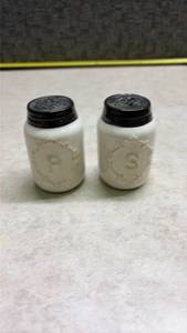 lot 1132 image: White Milk Glass Salt and Pepper Shakers. (SS)