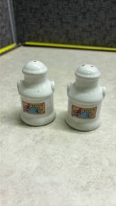 lot 1138 image: Virginia State Souvenir Salt and Pepper Shakers. (SS)