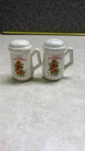 lot 1139 image: Kansas State Bird and Flower Salt & Pepper Shakers. (SS)