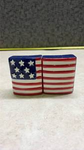 lot 1150 image: American Flag Salt and Pepper Shaker Set - Glued. (SS)
