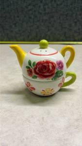 lot 1158 image: Tea for One, Salt and Pepper Shakers - Glued. (SS)