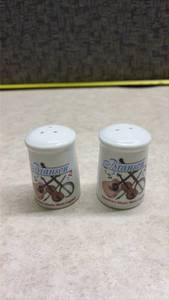 lot 1168 image: Branson Music Show Capital Salt and Pepper Shakers. (SS)