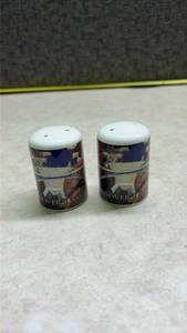 lot 1173 image: Hoover Dam Souvenir Salt and Pepper Shakers. (SS)