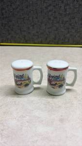 lot 1176 image: Alpine Texas Salt and Pepper Shaker Set. (SS)
