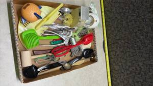 lot 1179 image: Mixed Utensils