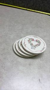 lot 1182 image: Decorative Floral Heart Basket Coaster Set