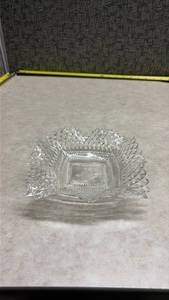 lot 1185 image: Crystal Diamond Pattern Square Serving Dish