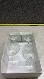 lot 1191 image: 4 Crystal Champagne Coupe Set - Etched Leaf Design