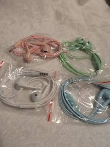 lot 2131 image: Wired Earbuds Set - Multi Color Collection - 4 ct