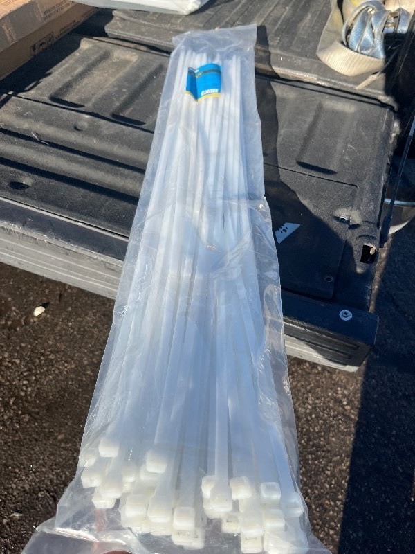 lot 109 image: HEAVY-DUTY CABLE TIES 36 175LB UV PACK of 50