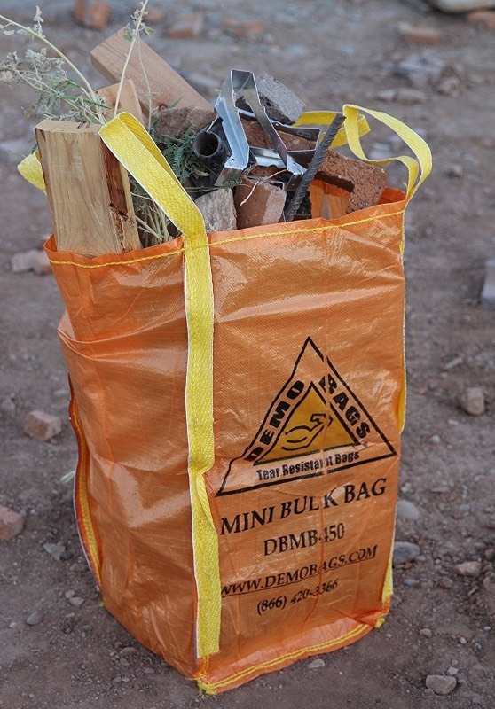 lot 32 image: Bundle of 2 DEMOBAGS MINI BULK BAG 450lb - Woven Contractor Bags - Easy to Handle - Reuseable 16x15x30