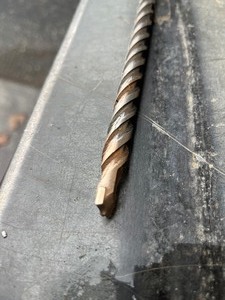 lot 259 image: DEWALT DW5439 12 X 10 X 12 ROCK CARBIDE SDS PLUS HAMMER BIT, 2 CUTTER